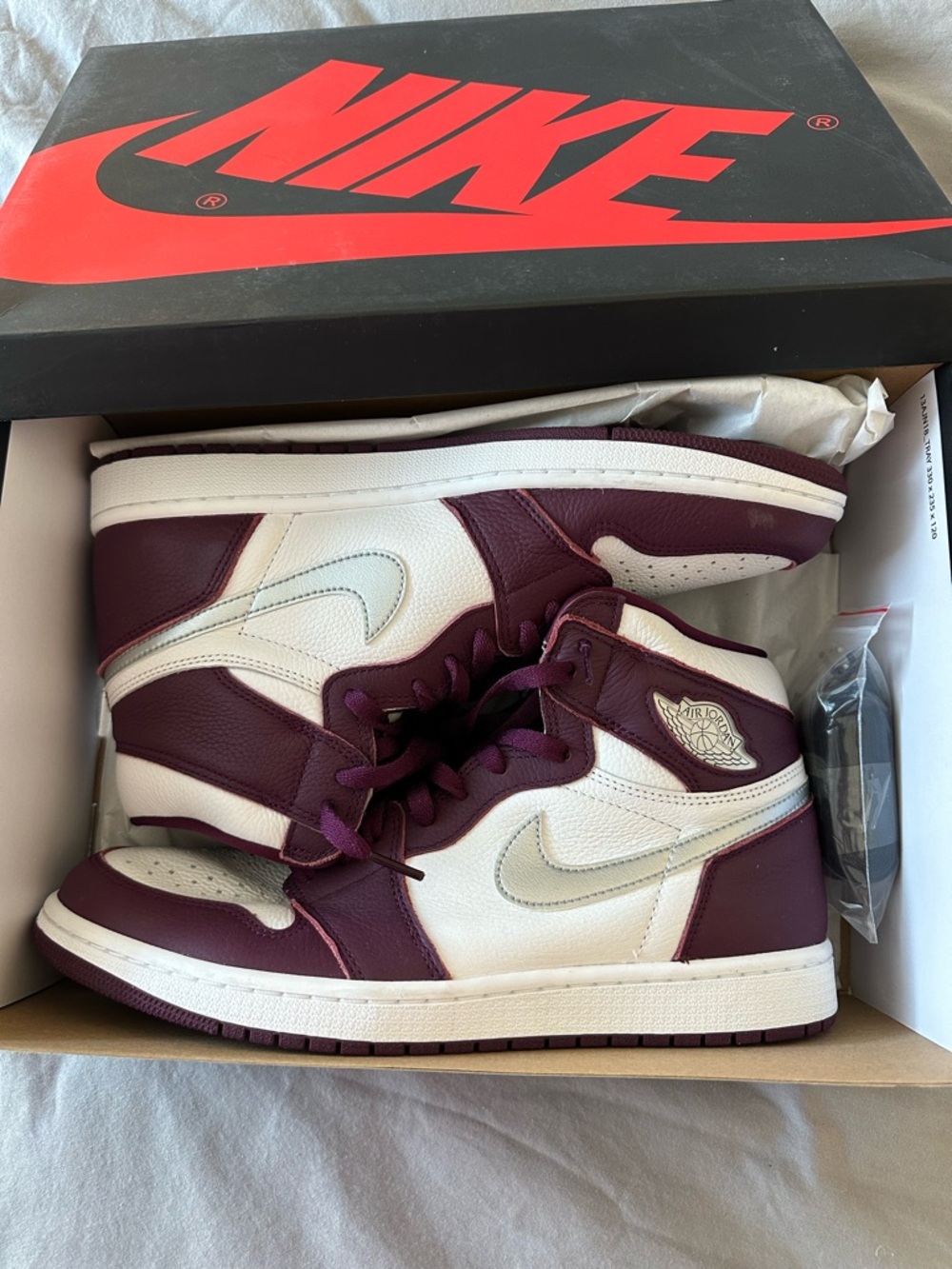 Nike Air Jordan 1 Mid Bordeaux White Size 11 Mens OG Box Extra Laces